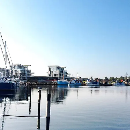 8 Person In דירה *