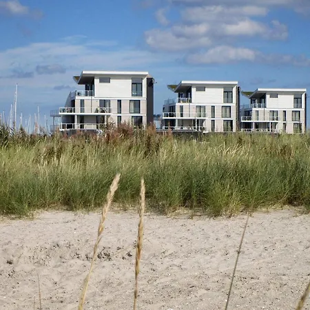 8 Person In דירה *