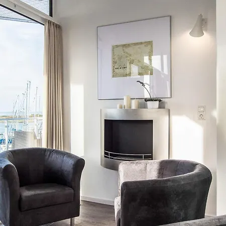 8 Person In דירה *