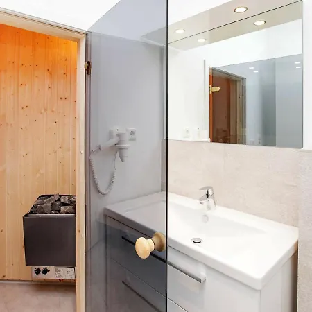 8 Person In Apartman *